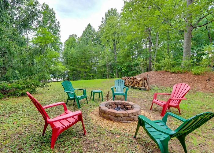 Blue Ridge Getaway With Hot Tub And Seasonal View!