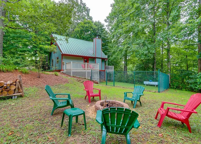 Blue Ridge Getaway With Hot Tub And Seasonal View!