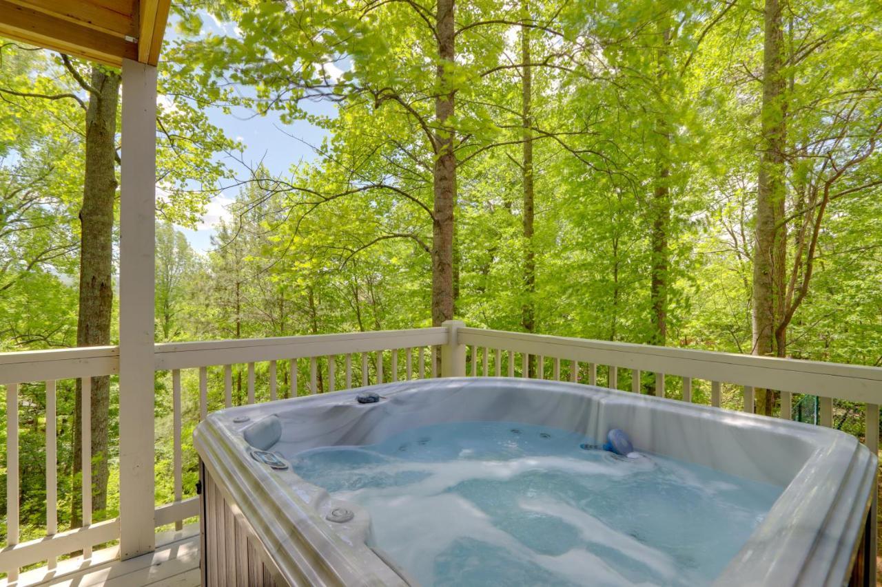Getaway With Hot Tub And Seasonal View! Holiday home *