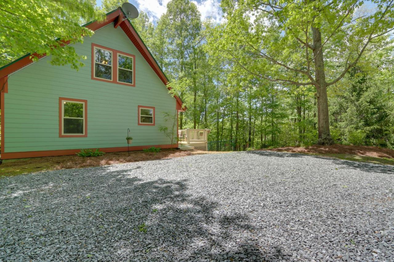 Holiday home Getaway With Hot Tub And Seasonal View! *