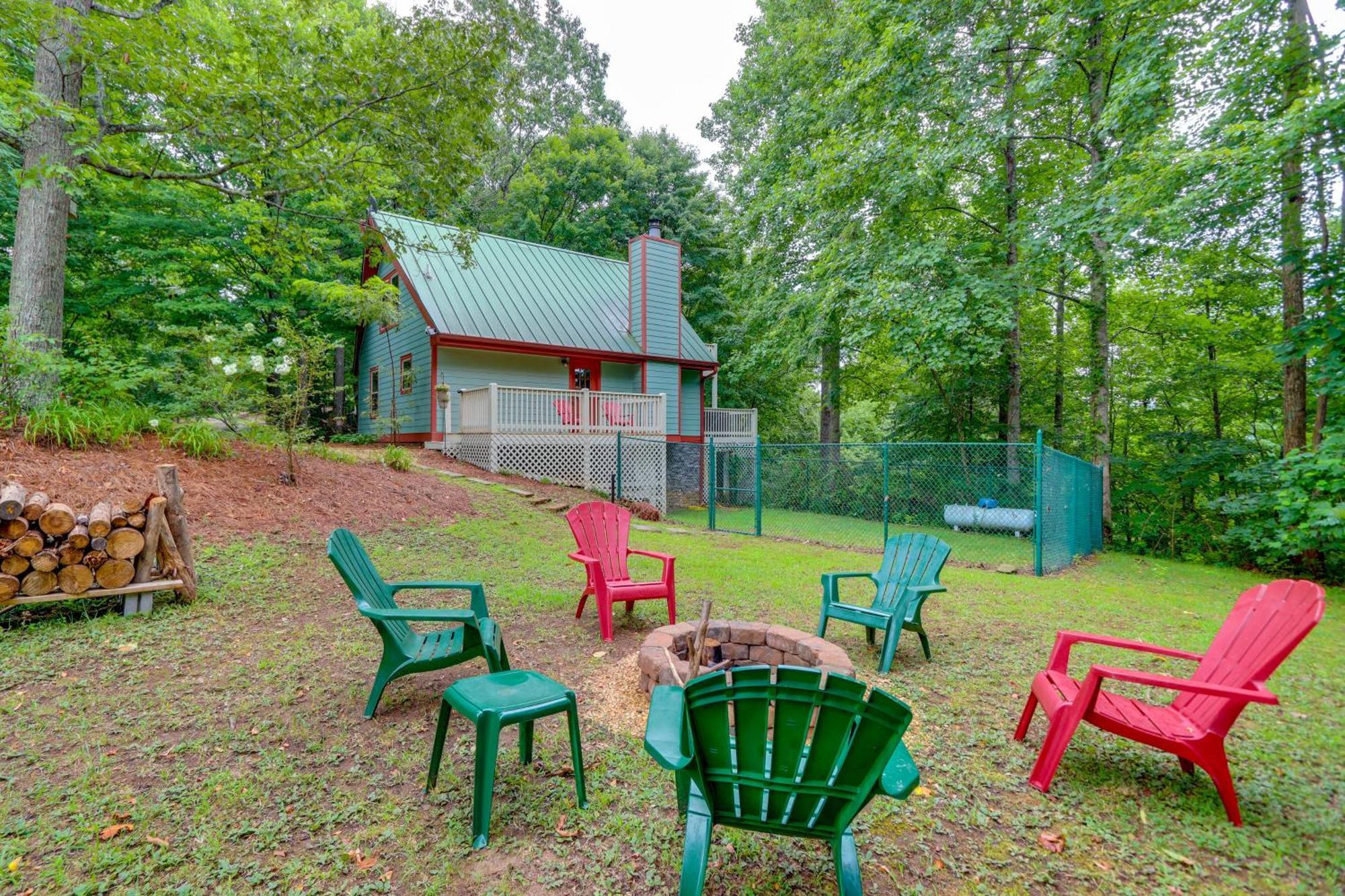 Getaway With Hot Tub And Seasonal View! Holiday home *